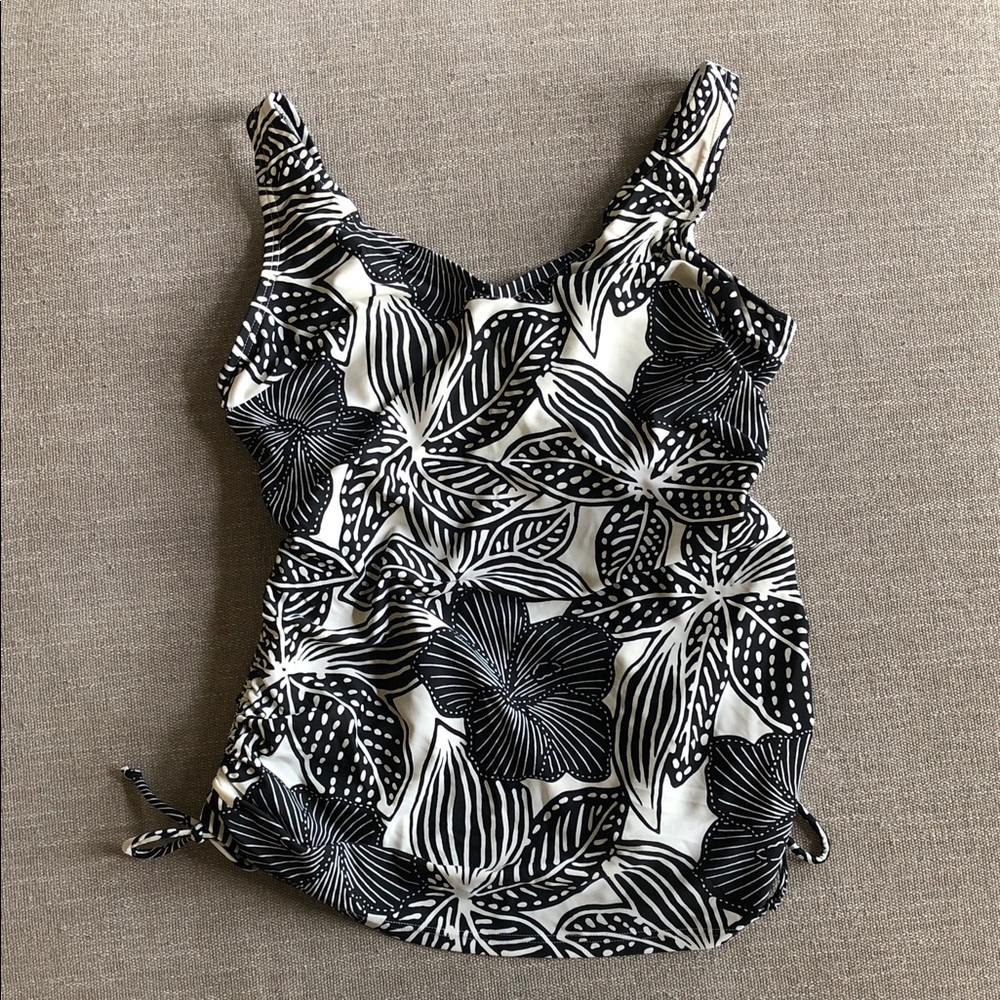 croft & barrow Black and White Floral Swimsuit tankini size 14D Underwire